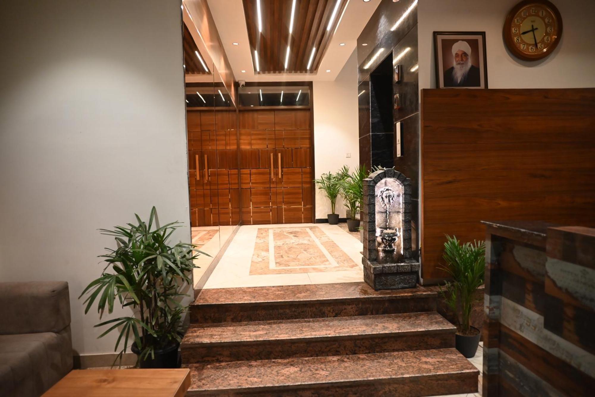 Hotel Lake View Chandigarh Exterior photo