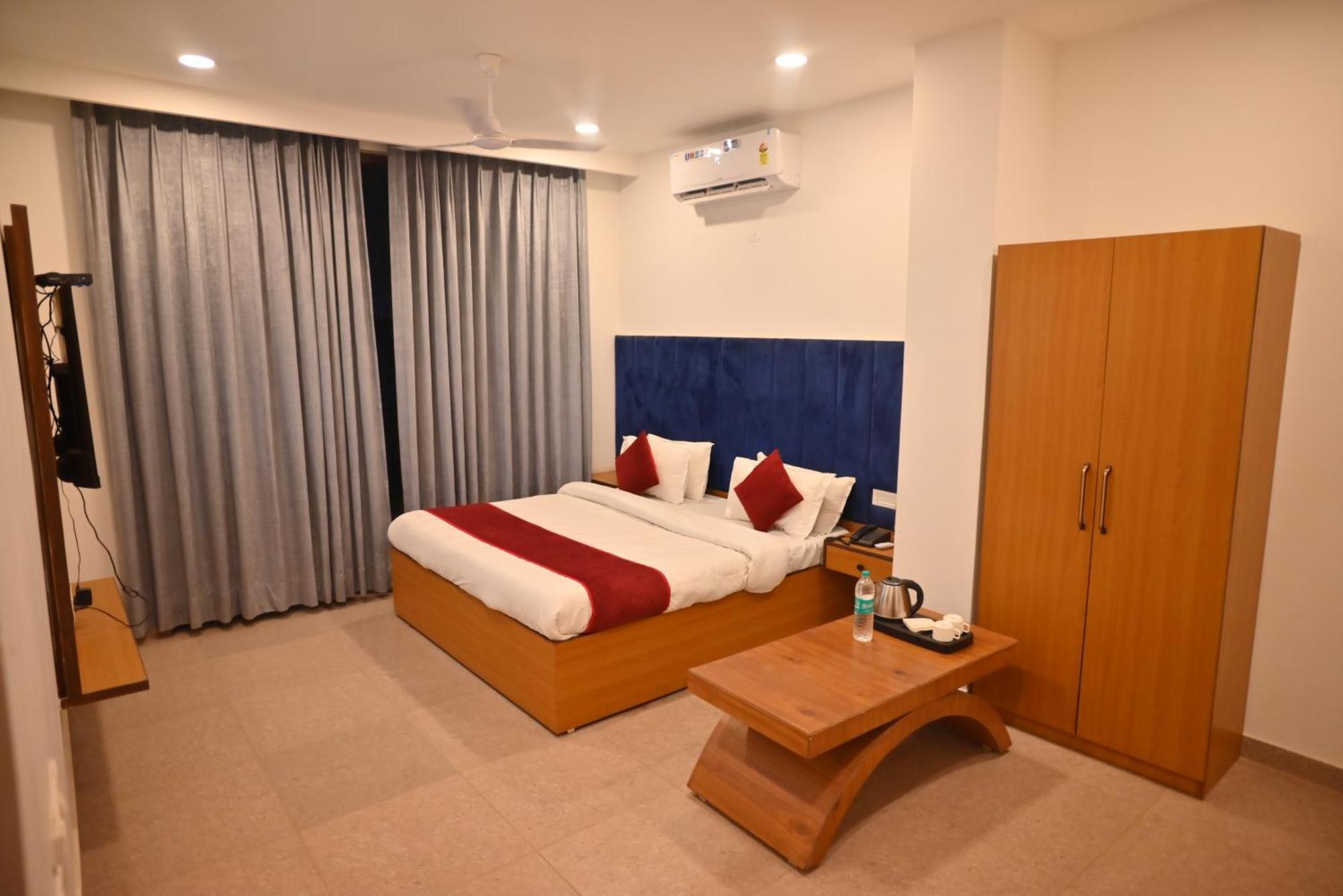 Hotel Lake View Chandigarh Exterior photo