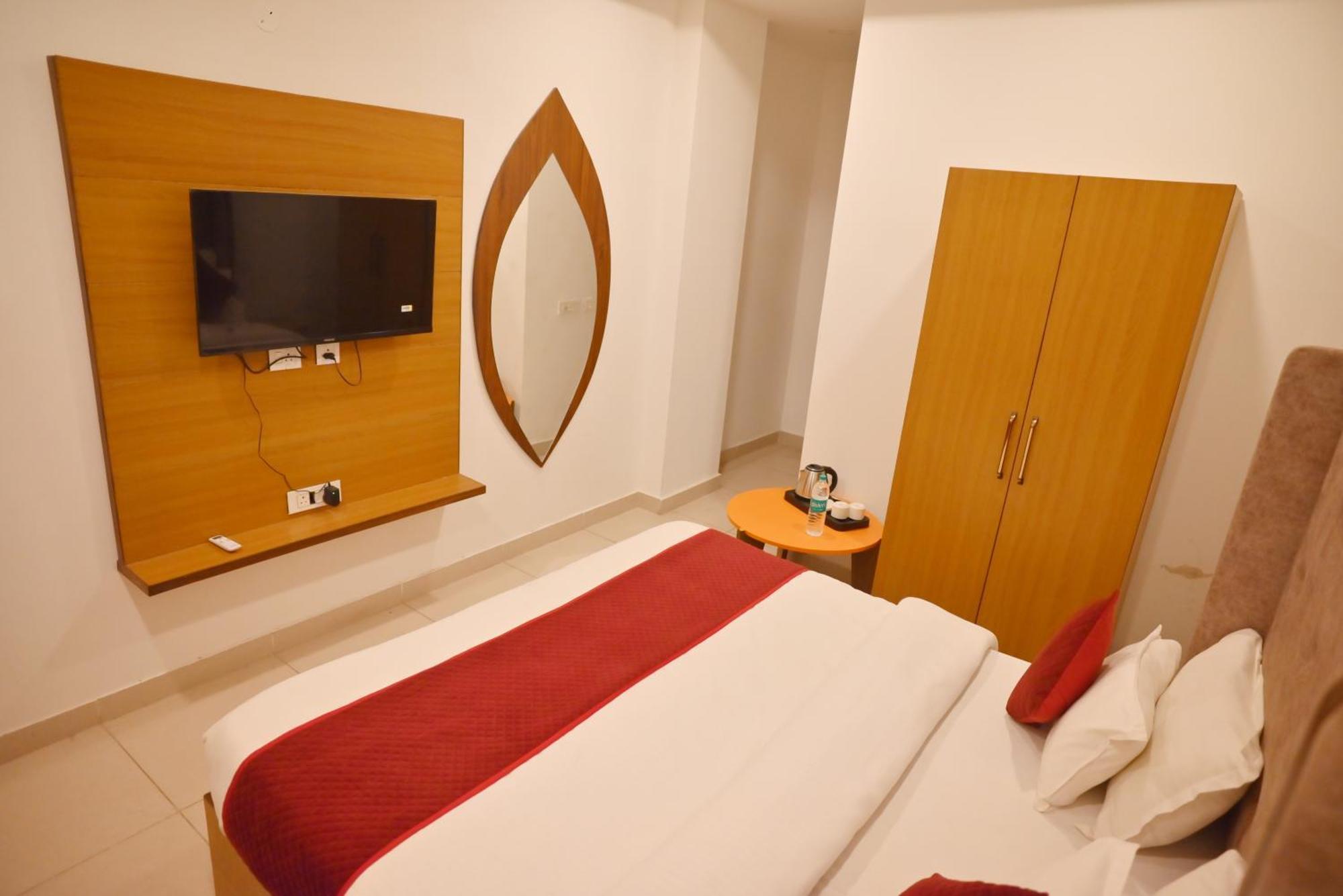 Hotel Lake View Chandigarh Exterior photo