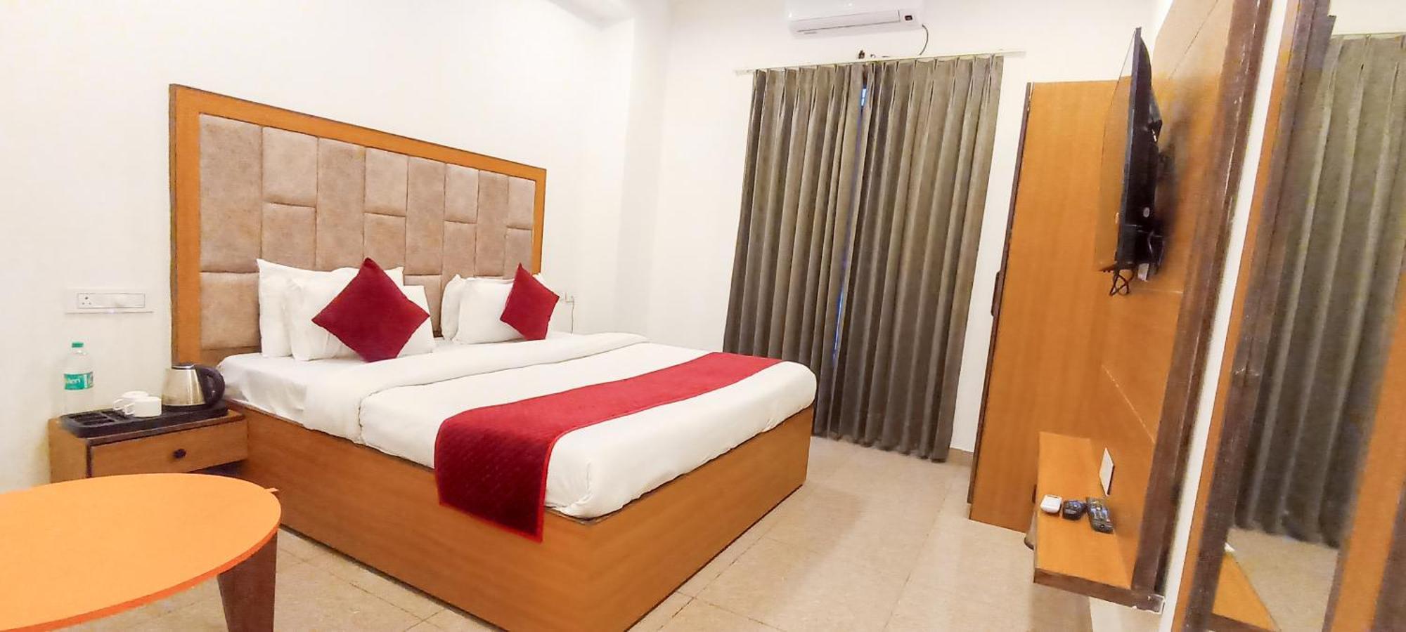 Hotel Lake View Chandigarh Exterior photo