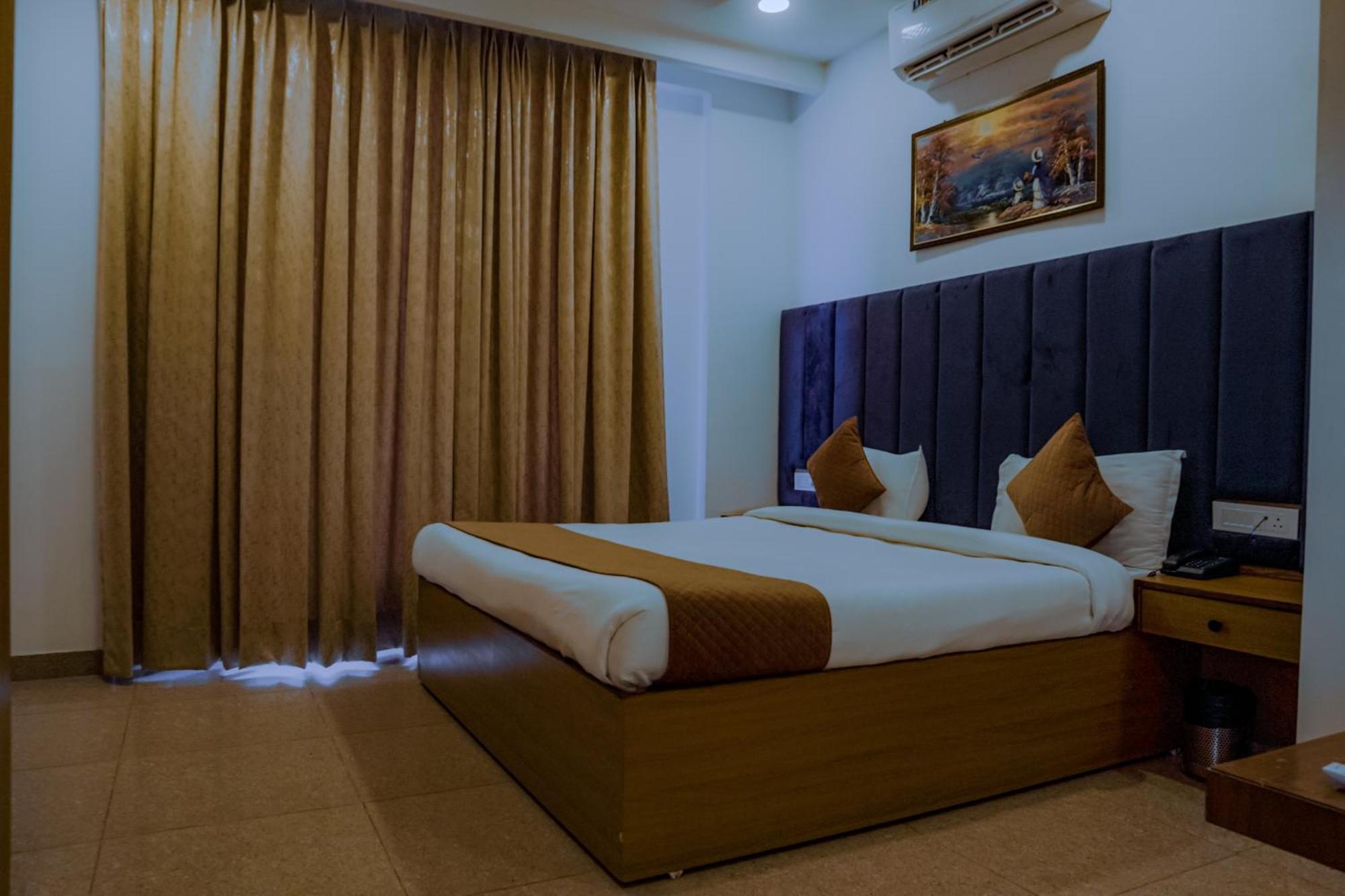 Hotel Lake View Chandigarh Exterior photo