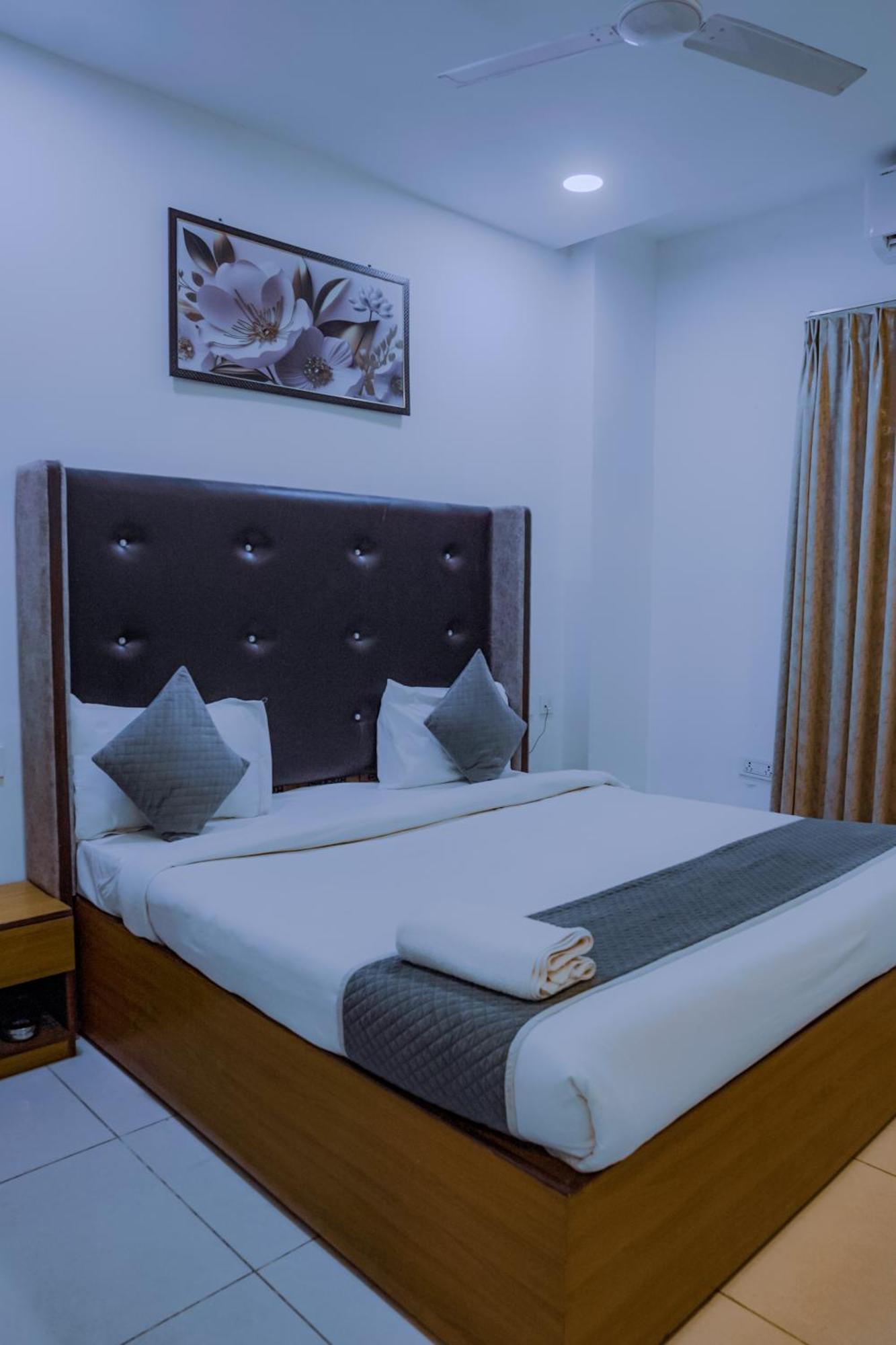 Hotel Lake View Chandigarh Exterior photo