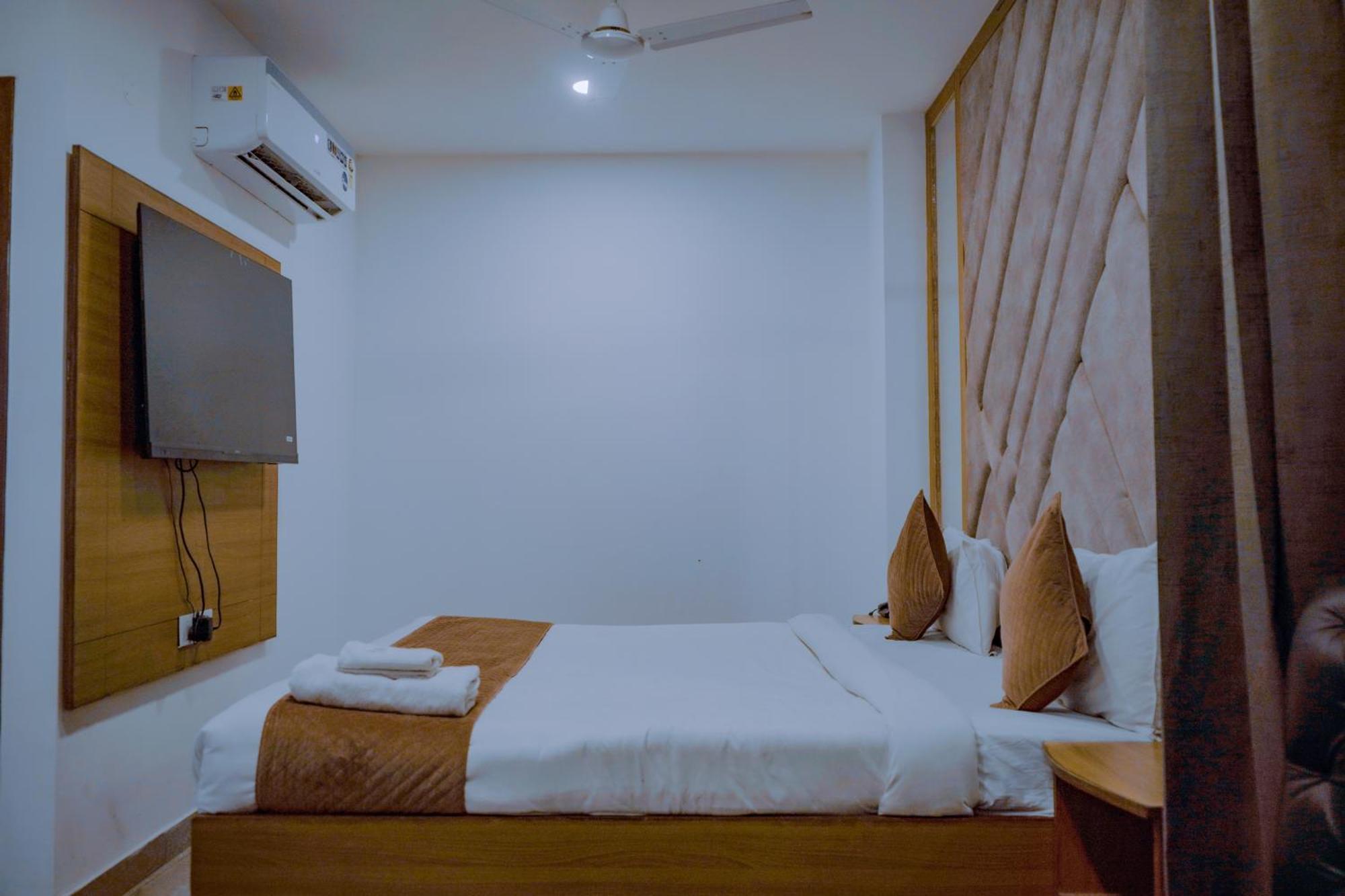 Hotel Lake View Chandigarh Exterior photo
