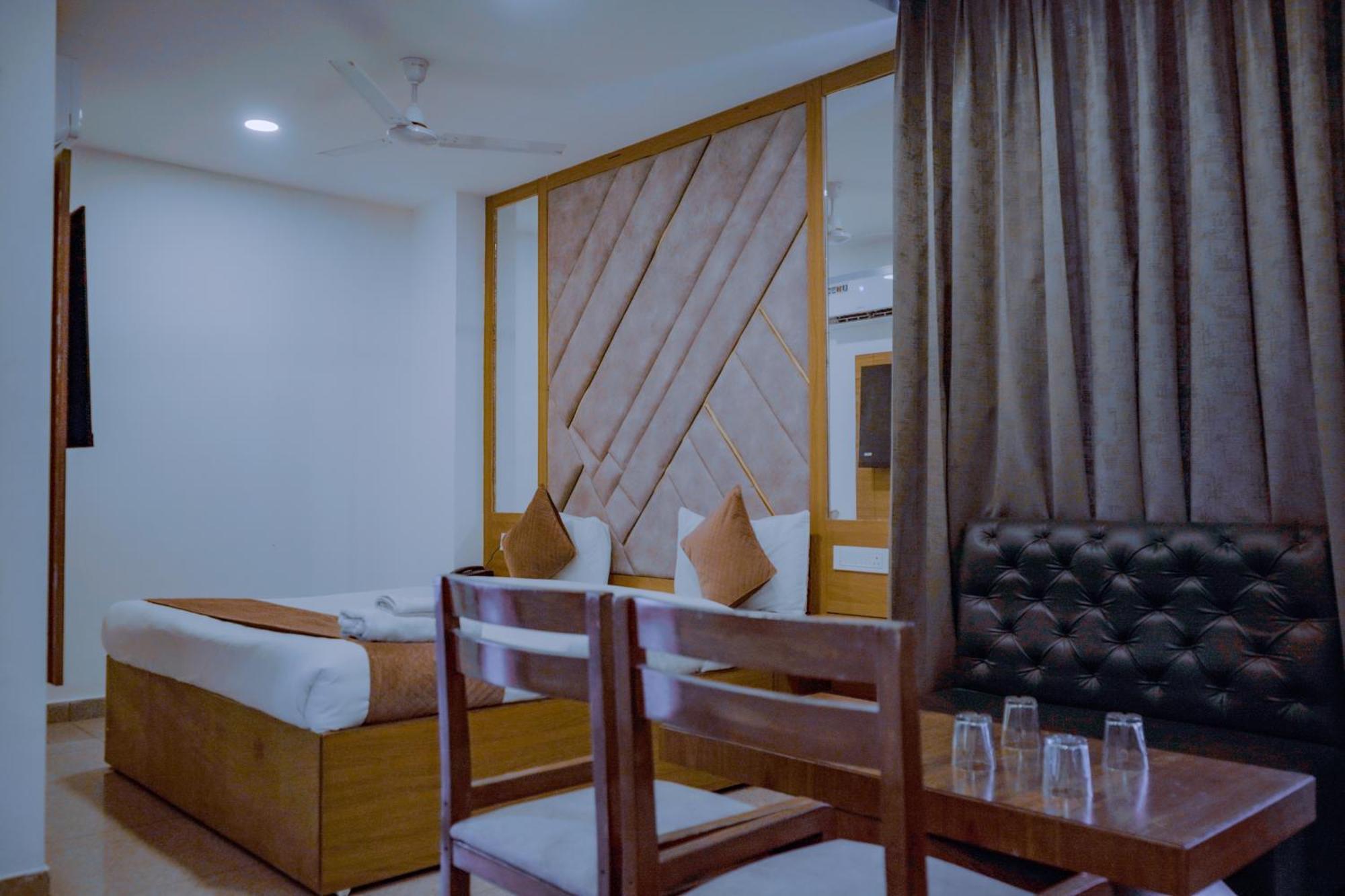 Hotel Lake View Chandigarh Exterior photo