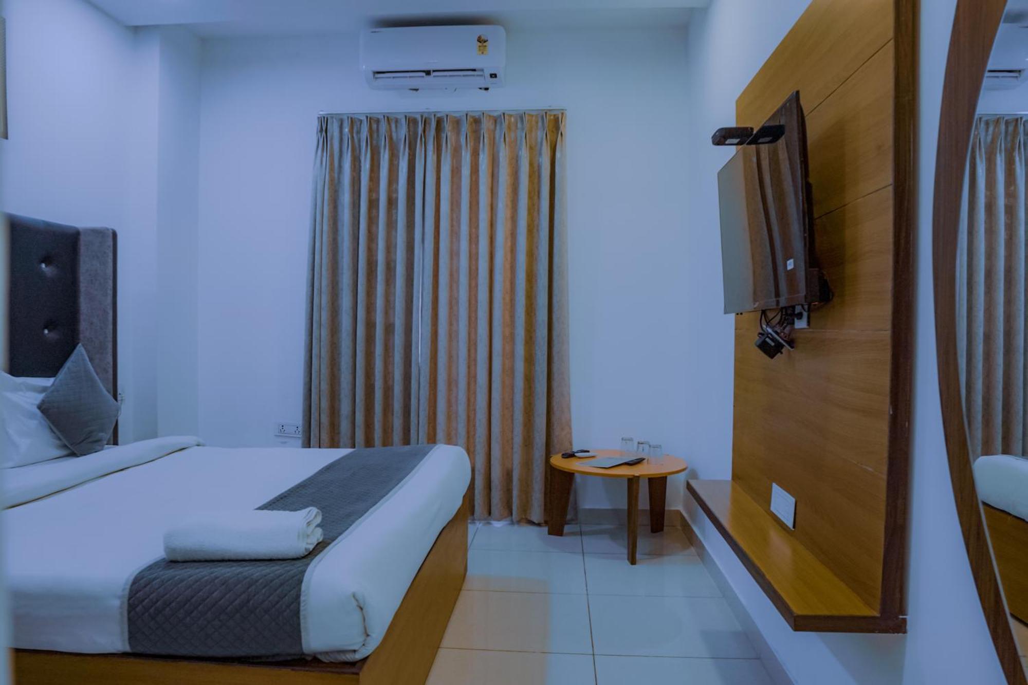 Hotel Lake View Chandigarh Exterior photo